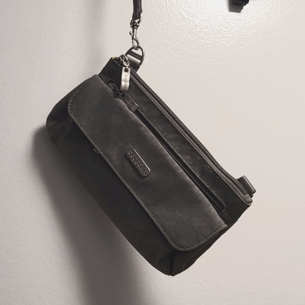 Baggalini grey leopard print wristlet / shoulder